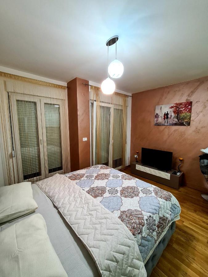 Apartman Bogdan 2 Lägenhet Podgorica Exteriör bild